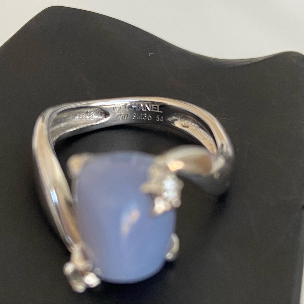 Chanel Fine Jewelry - Chalcedony and Diamond Comet Ring - Picture 8 of 10